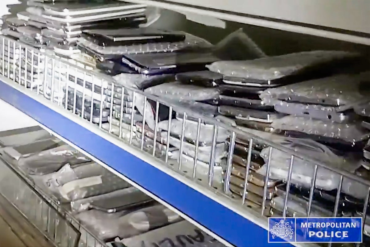 More than 1,000 phones seized in raid on London shop in theft crackdown – UK Times More than 1,000 phones seized in raid on London shop in theft crackdown – UK Times