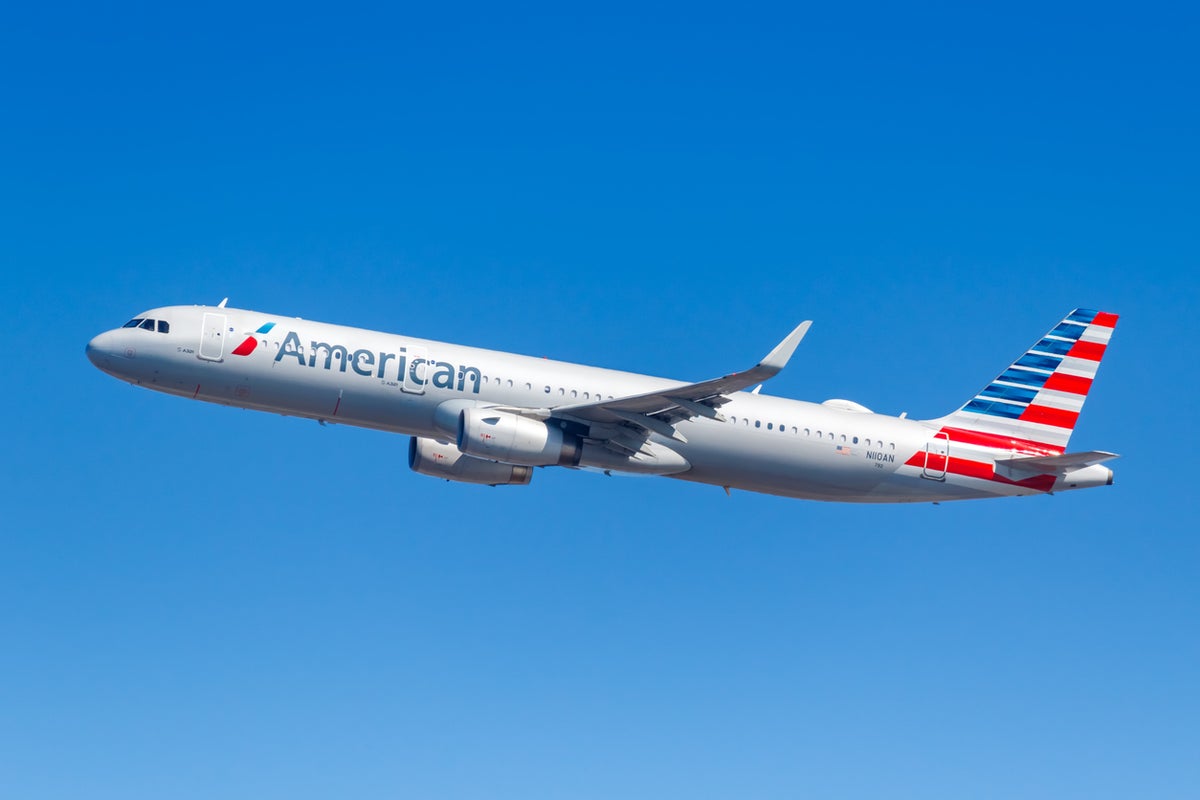 American Airlines flight forced to divert after crew reports ‘oven issue’ American Airlines flight forced to divert after crew reports ‘oven issue’