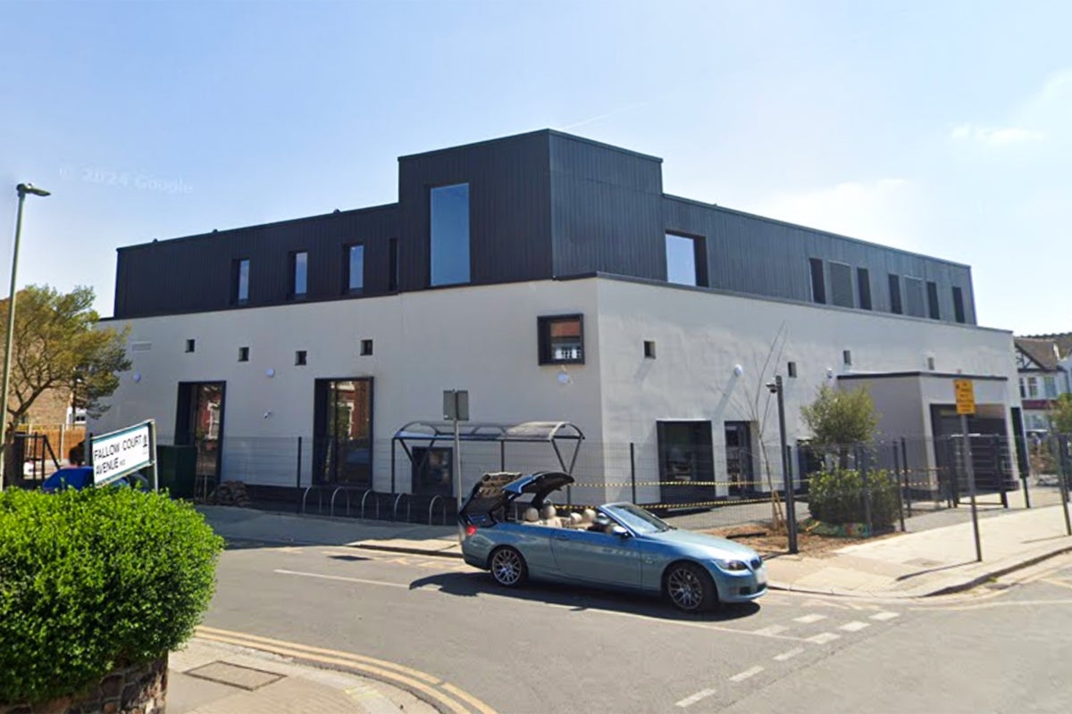 Police hunt two suspects after attempted antisemitic arson attack at north London synagogue Police hunt two suspects after attempted antisemitic arson attack at north London synagogue