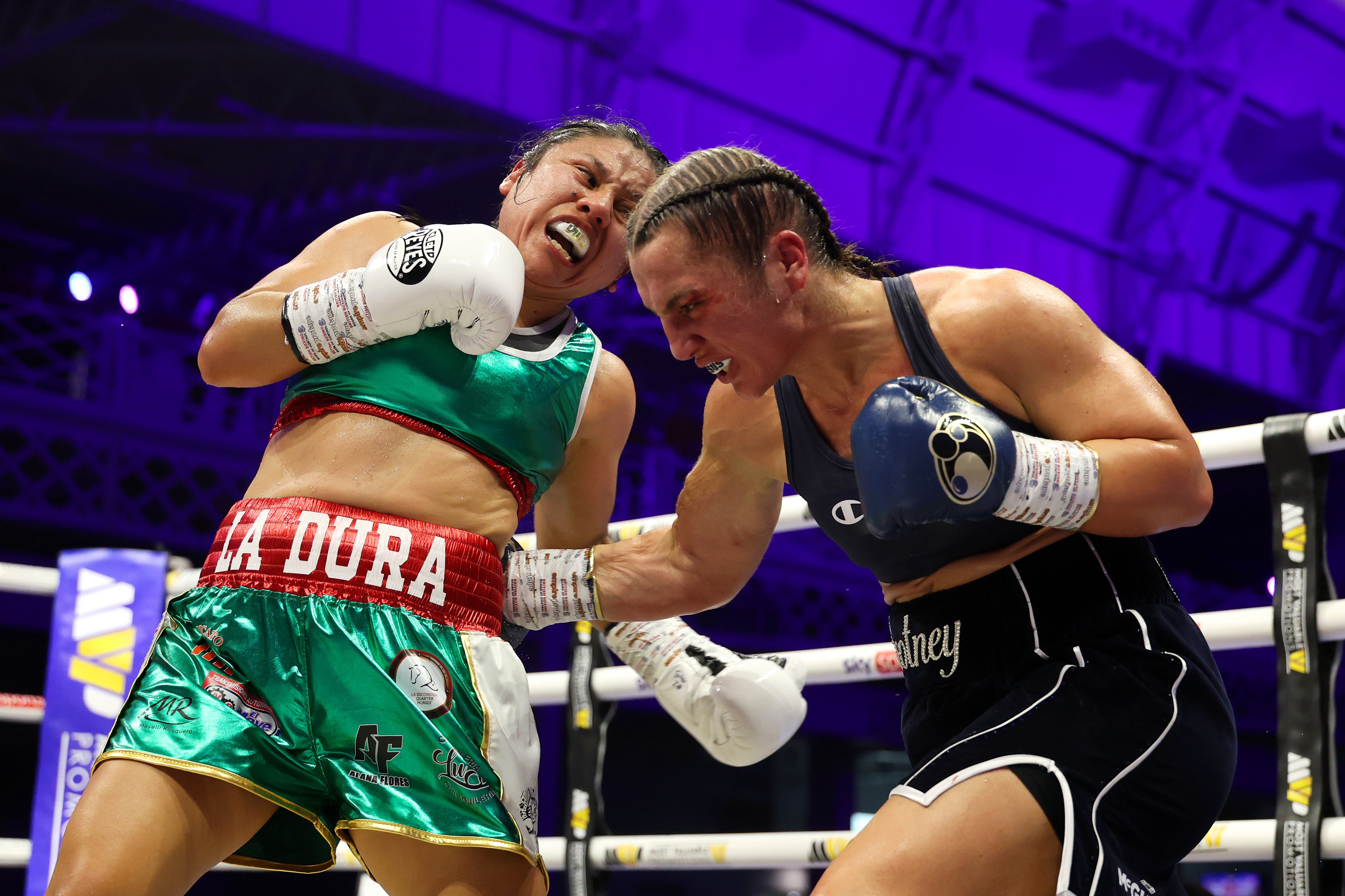 Scotney dished out immense punishment to Mayelli Flores, who kept coming forward regardless