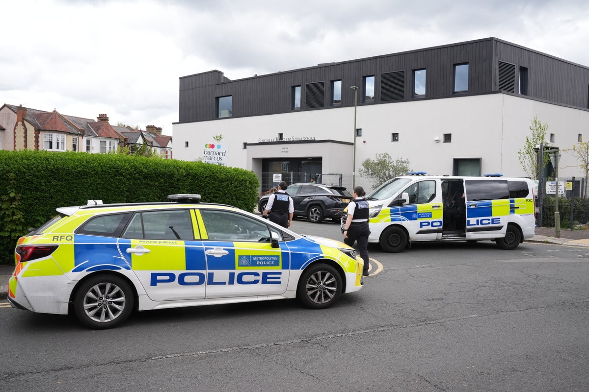 Police make two arrests after attempted arson of London synagogue