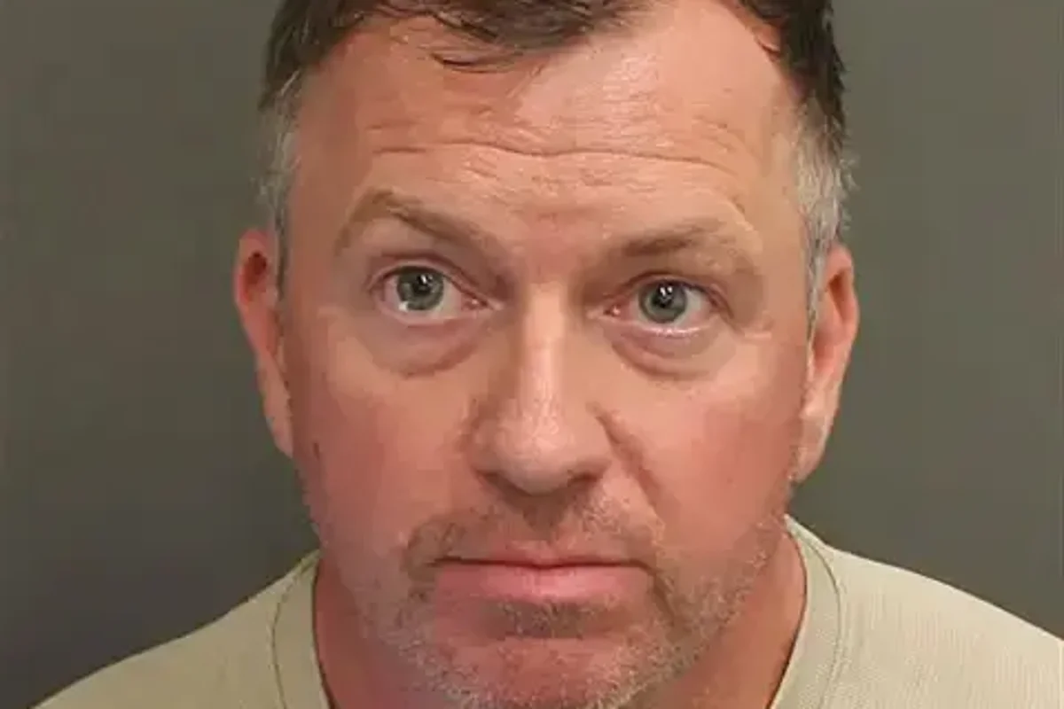 Flight attendant arrested after pushing teenage girl who tried to cut ahead of him in Disney World line: ‘Inexcusable’ – UK Times Flight attendant arrested after pushing teenage girl who tried to cut ahead of him in Disney World line: ‘Inexcusable’ – UK Times