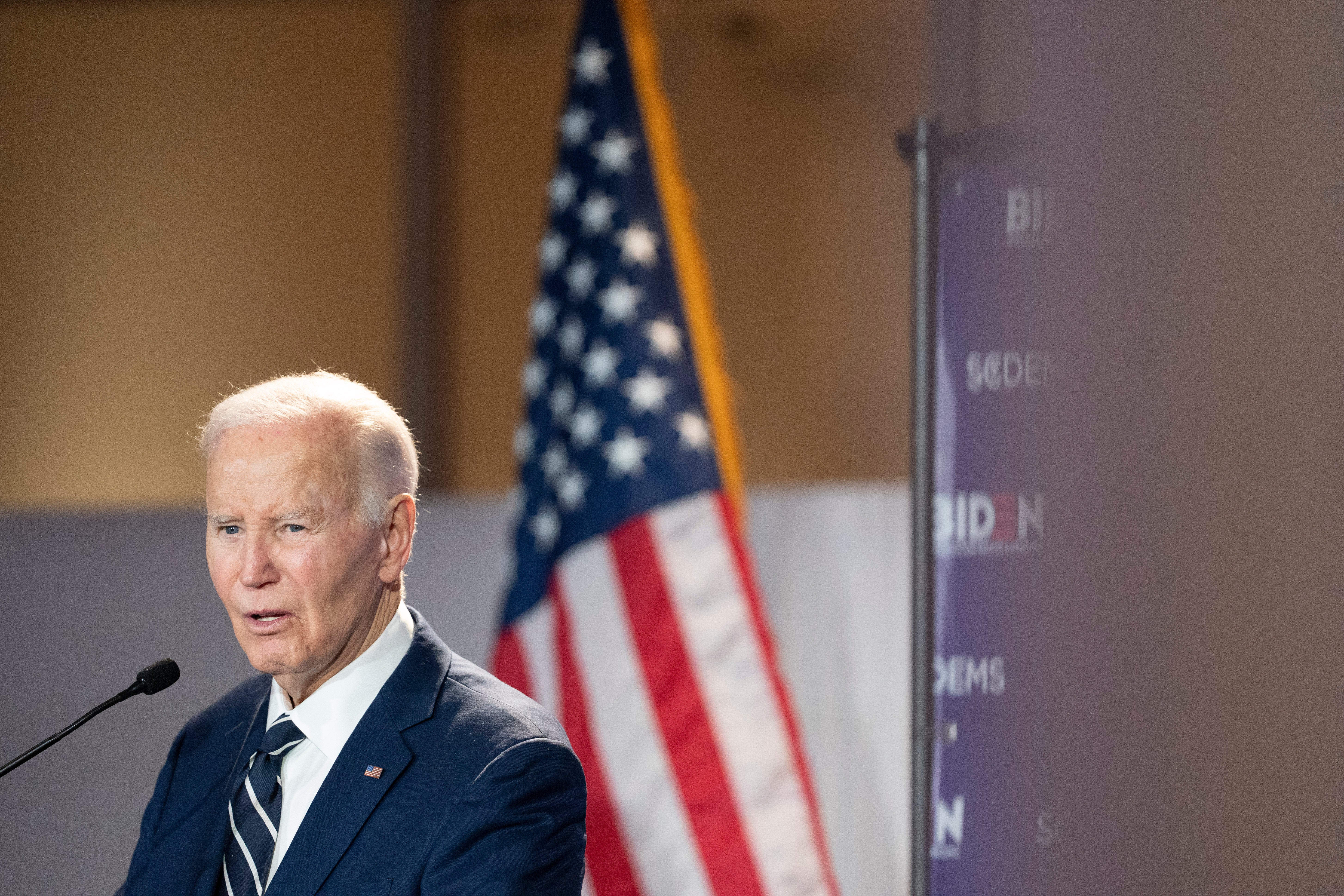 The banner was displayed shortly before former president Joe Biden was on campus to unveil his portrait at Syracuse’s law school