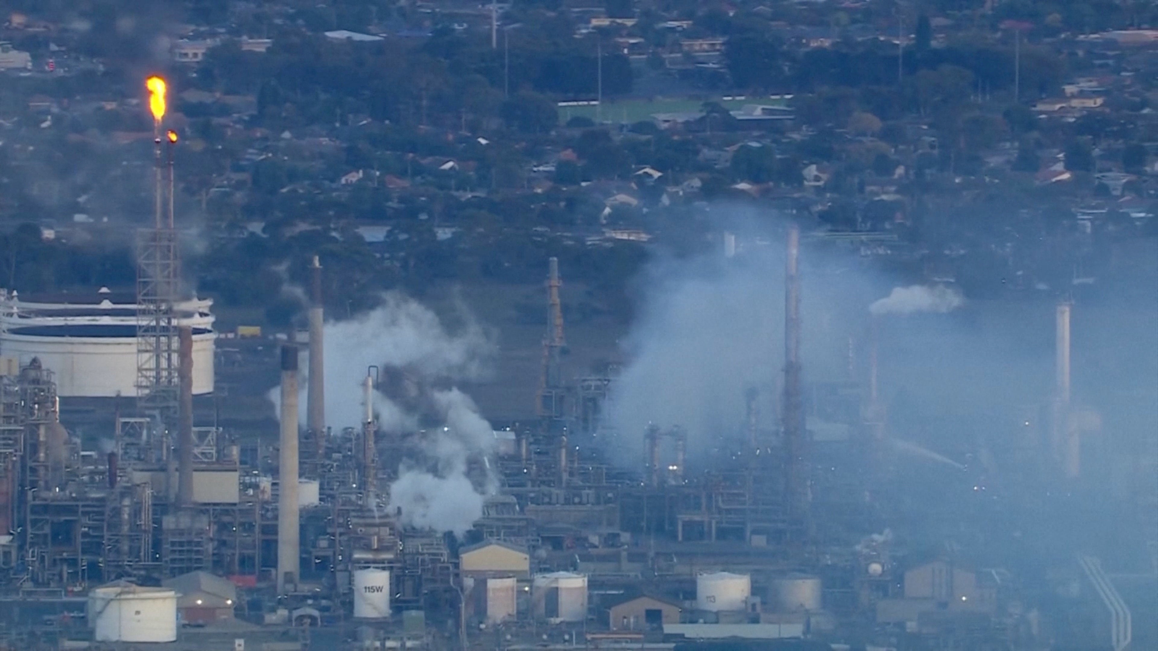 independent.co.uk - Stuti Mishra - Massive fire at oil refinery threatens Australia's petrol supplies