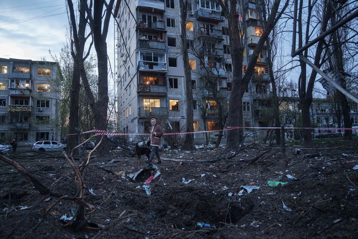 Photos show damage after Russian strike in Kyiv, Ukraine, as residents take shelter – UK Times
