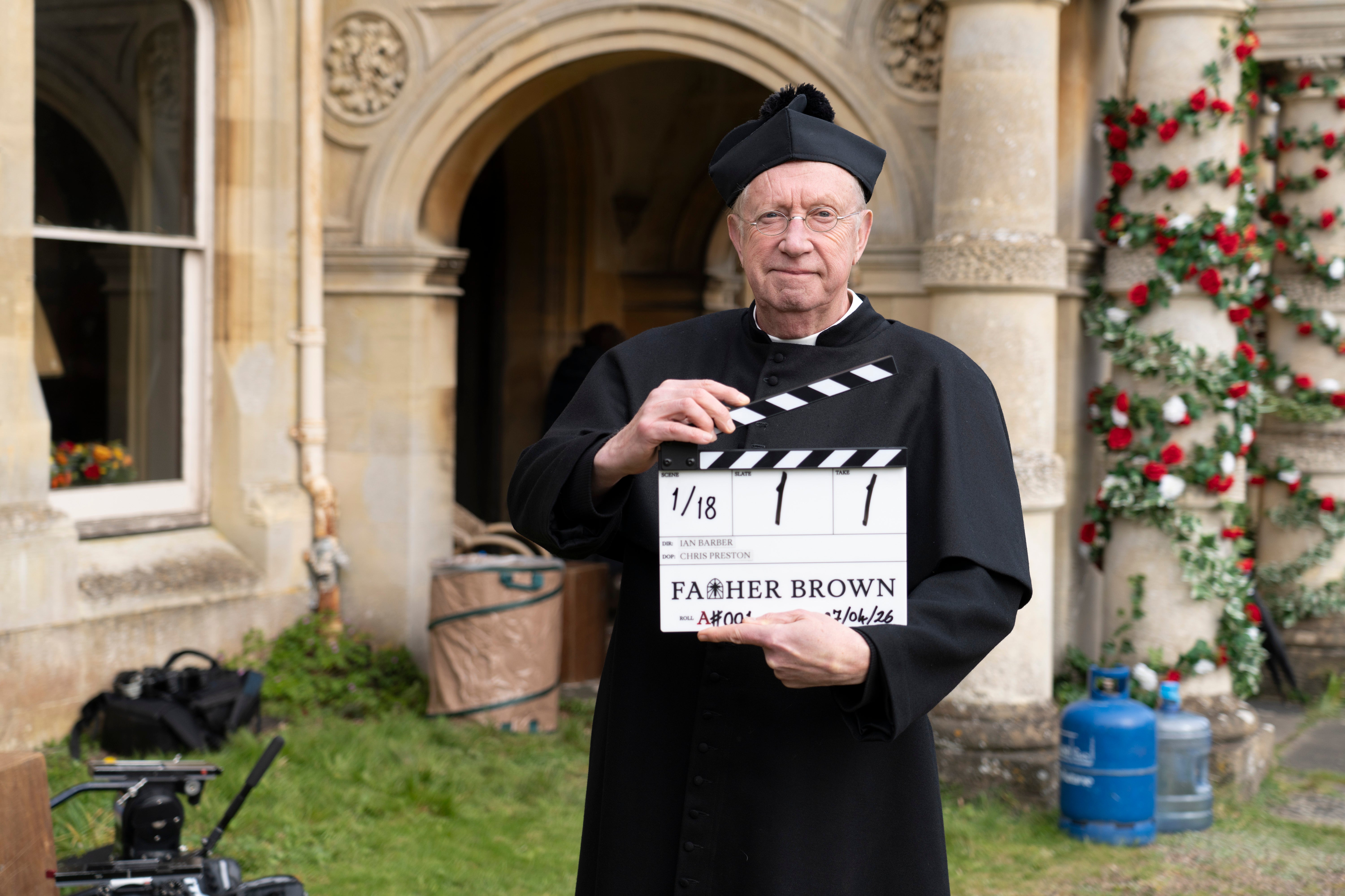 As filmagens da nova série de Father Brown já começaram