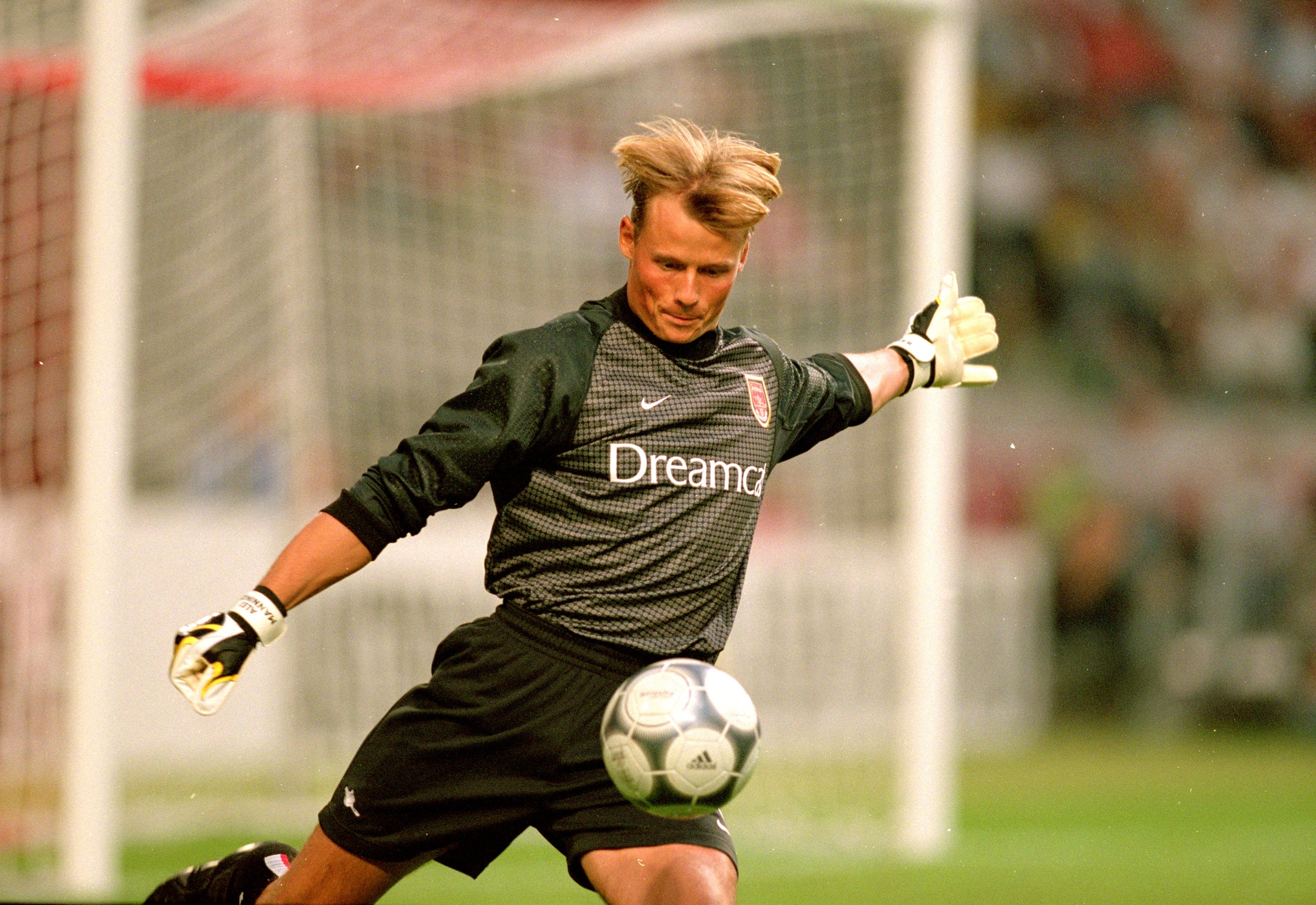 Former Arsenal golakeeper Alex Manninger has been killed in a car crash in Austria at the age of 48
