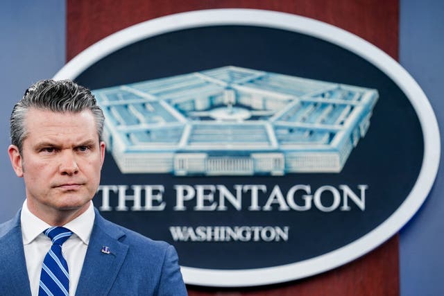 <p>Pete Hegseth pareció lanzar advertencias a periodistas durante una tensa rueda de prensa sobre la guerra con Irán </p>