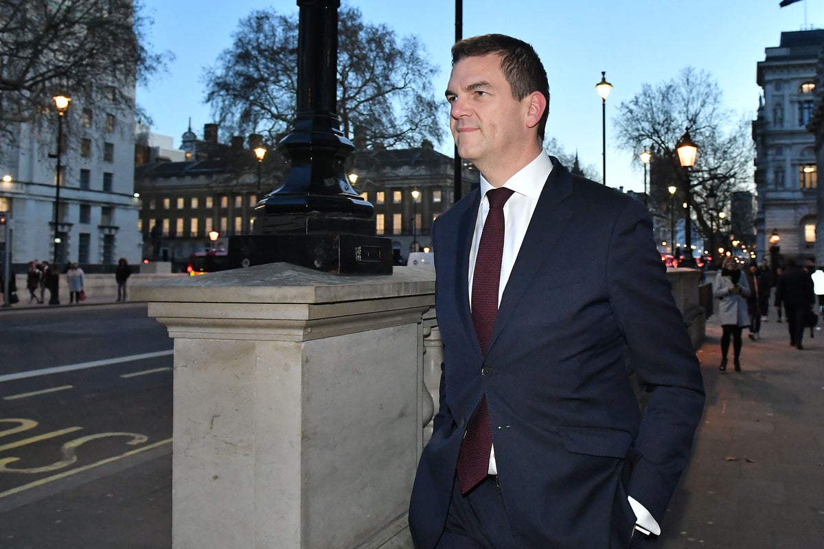 Foreign Office chief Olly Robbins to leave role after Mandelson vetting row
