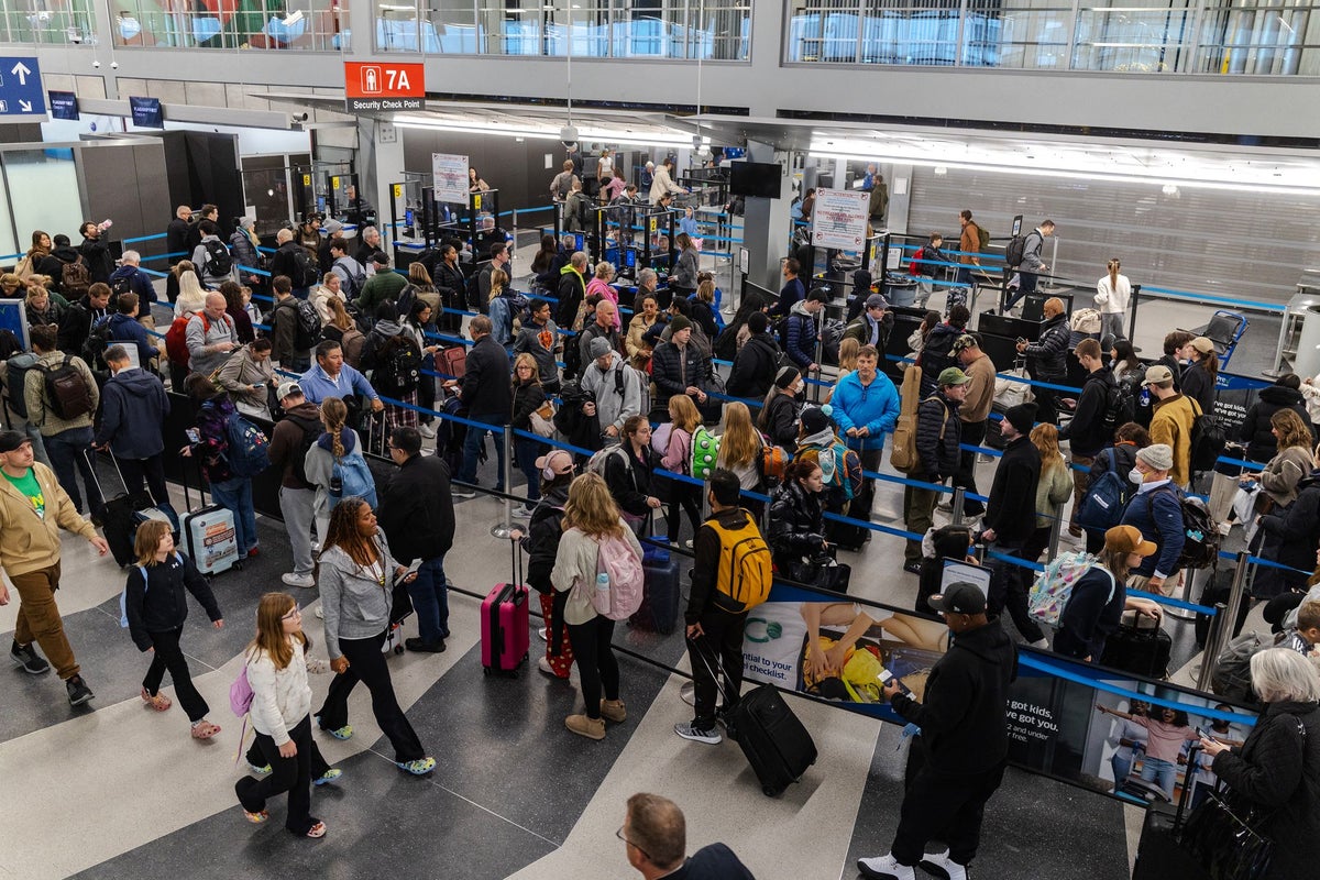 Chicago’s O’Hare airport told to cut 300 daily flights to reduce delays