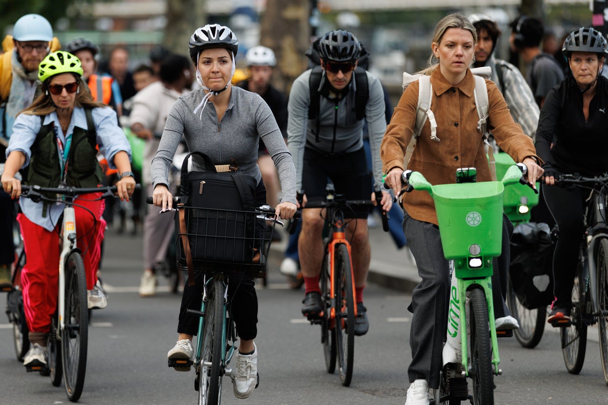Soaring fuel prices push a third of drivers to walk and cycle
