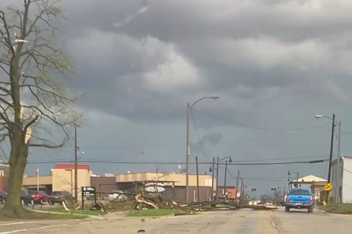Powerful winds and reported tornadoes rip through the Midwest, leaving heavy damage but no deaths