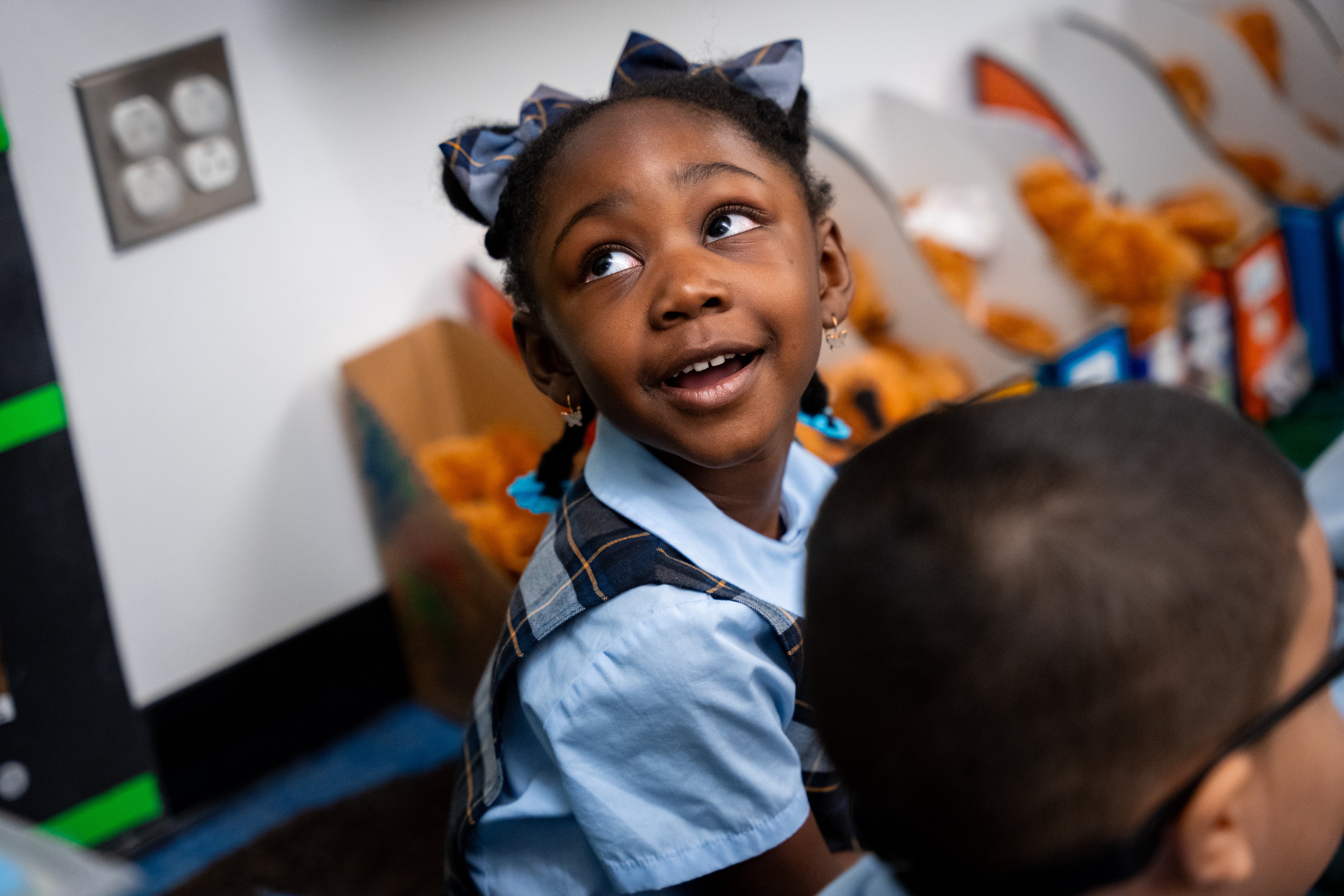 Photos show Obama and Mamdani reading to preschoolers in the Bronx