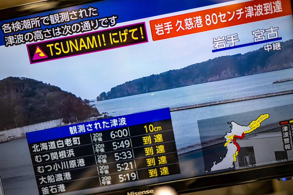 Watch live from Japan as 7.5-magnitude earthquake triggers tsunami warnings