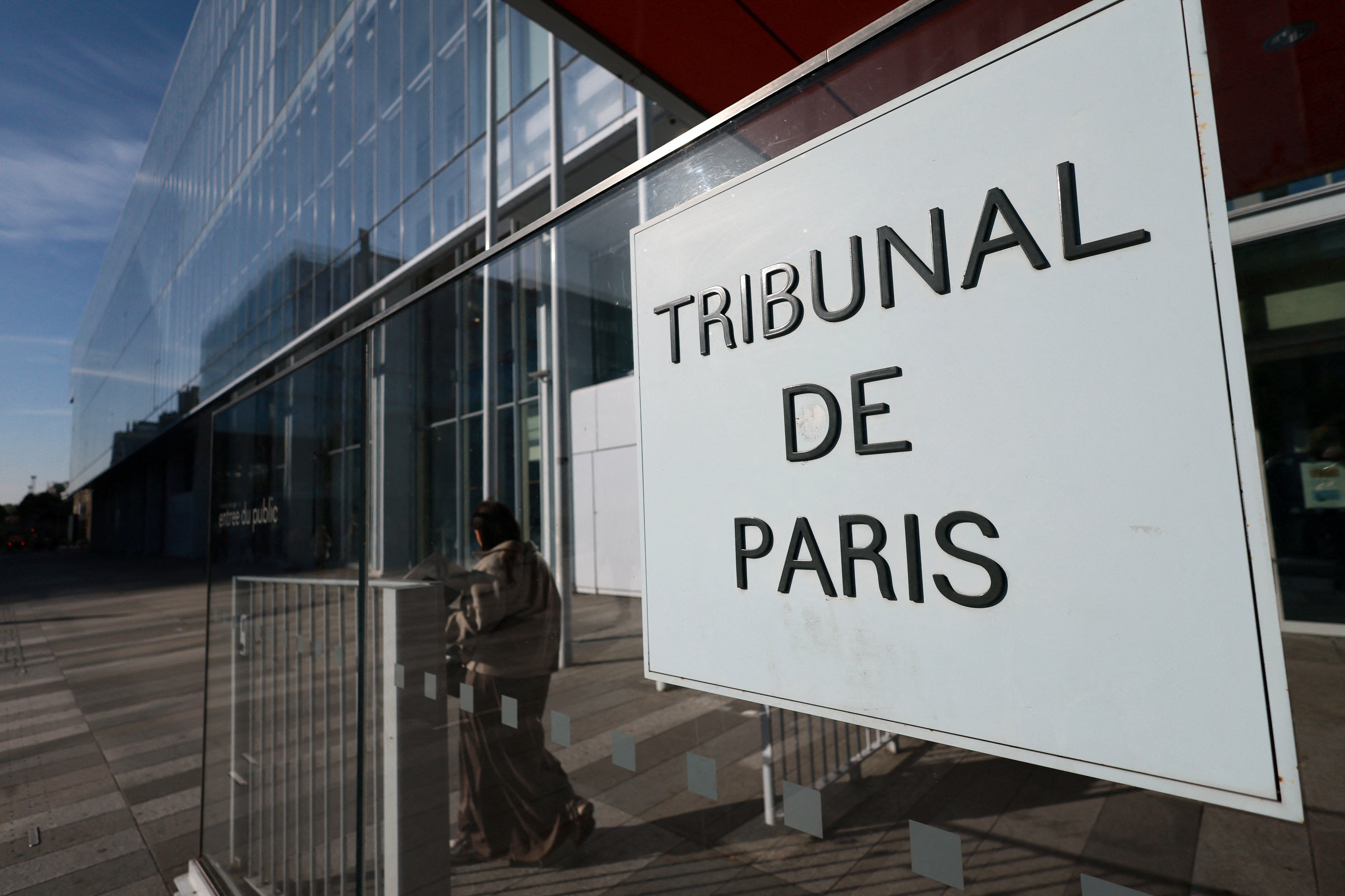 Elon Musk has been summoned for a hearing before the Paris prosecutors' offices.