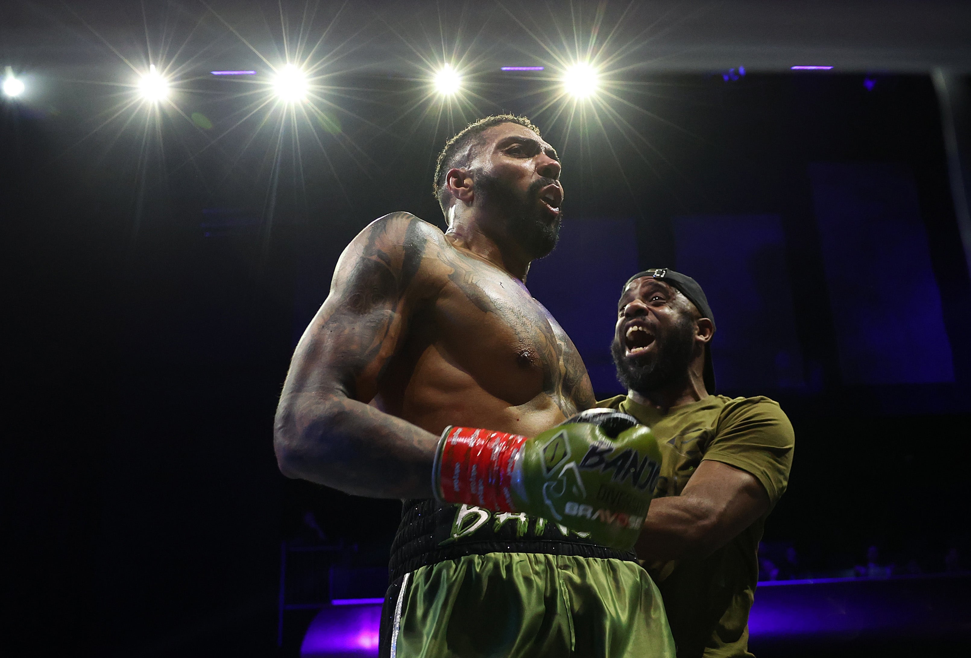 Banjo in the boxing ring
