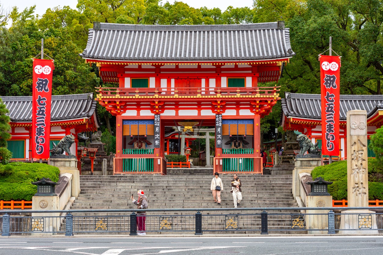 Jade managed to visit the Yasaka shrine in Kyoto