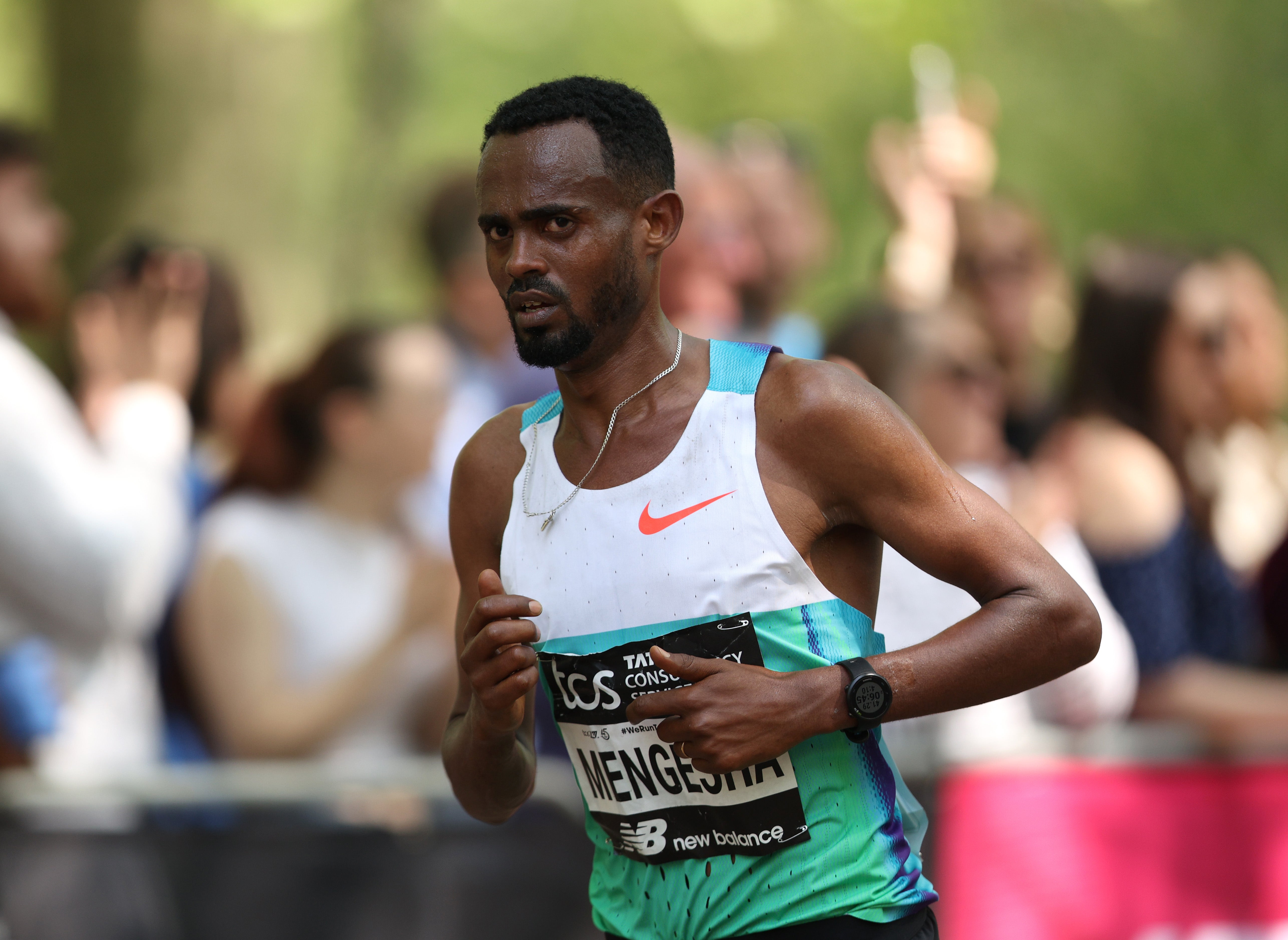 Milkesa Mengesha leads the Boston Marathon