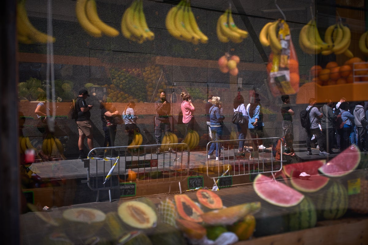 Migrants rush to apply under Spain’s new mass legalization program – UK Times