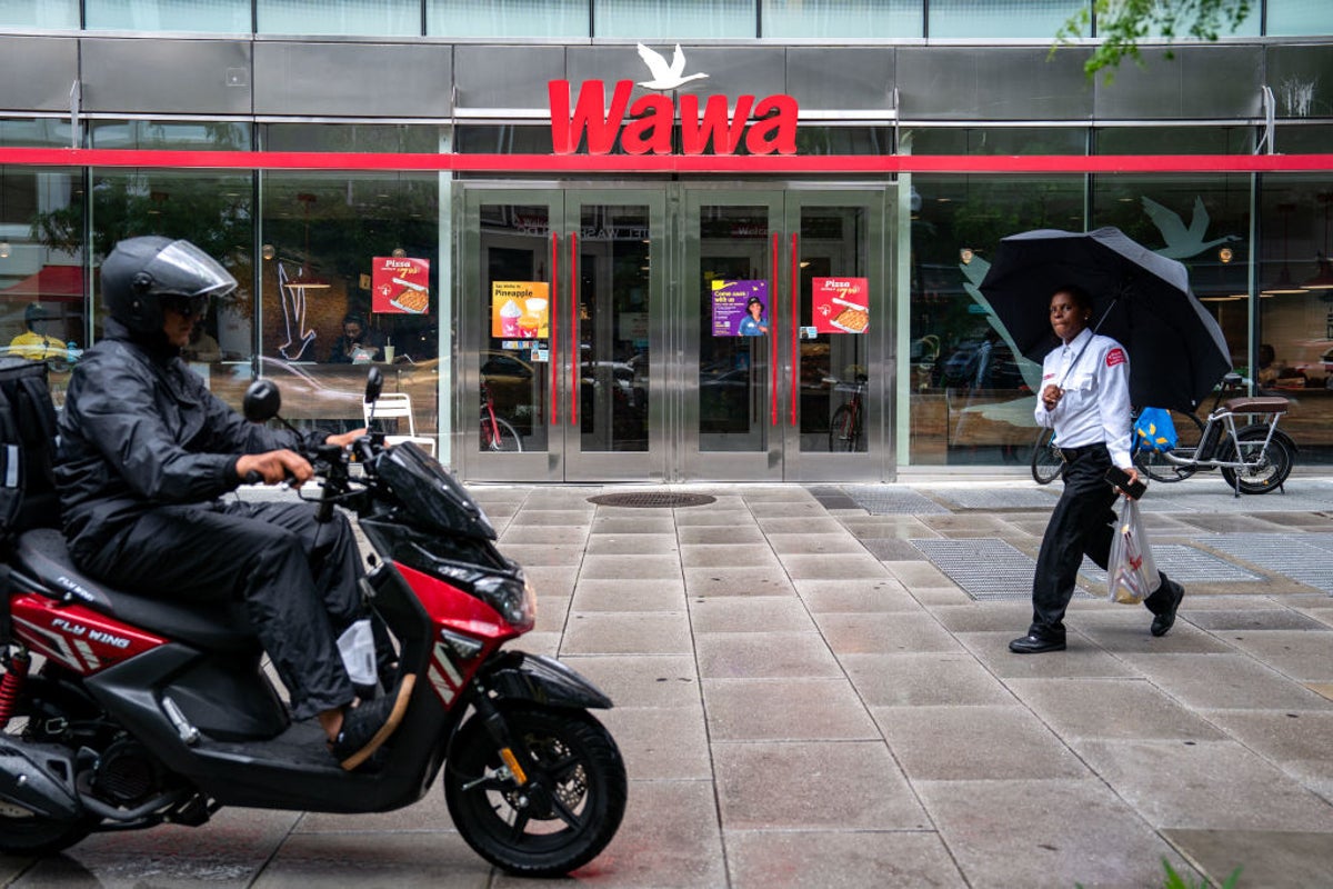 Wawa abandons drive-thru experiment in favor of mobile order pickup windows
