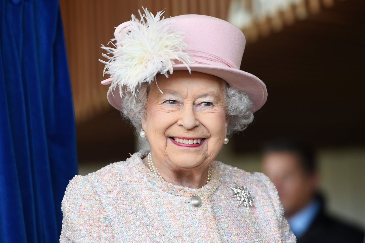 Queen Elizabeth memorial statue was inspired by famous portrait