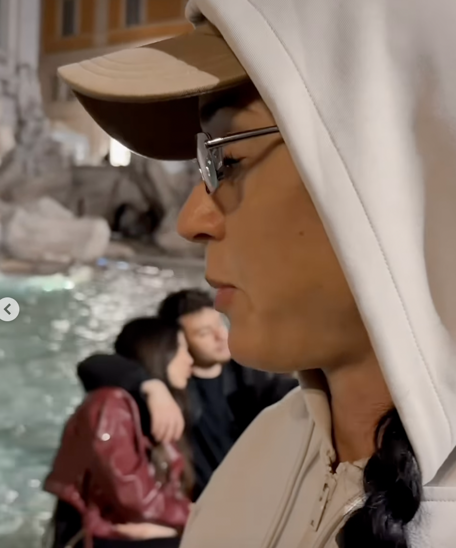 Katy Perry tosses bank card into iconic Rome monument