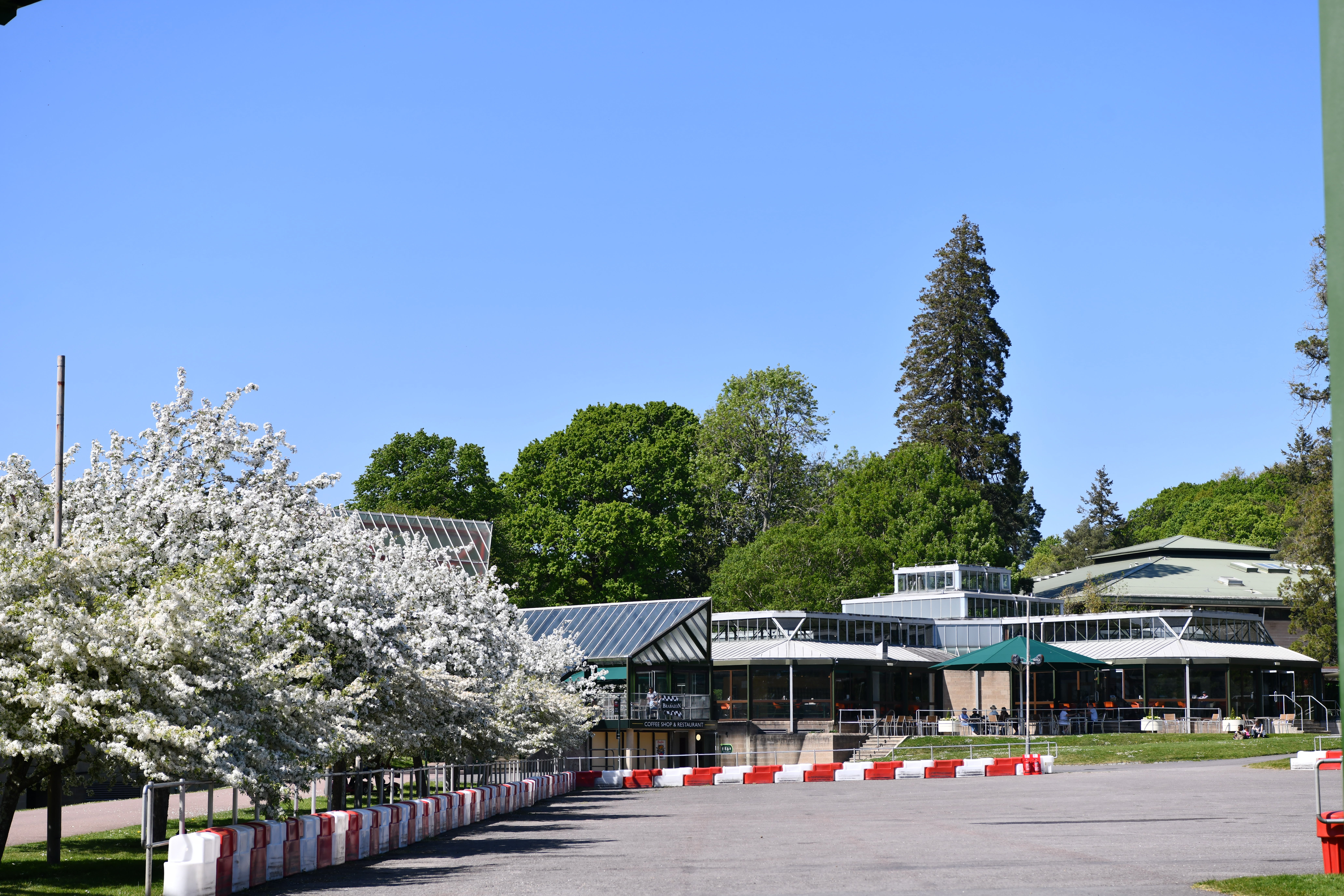 The Motor Museum has a parking lot for 1000 vehicles.