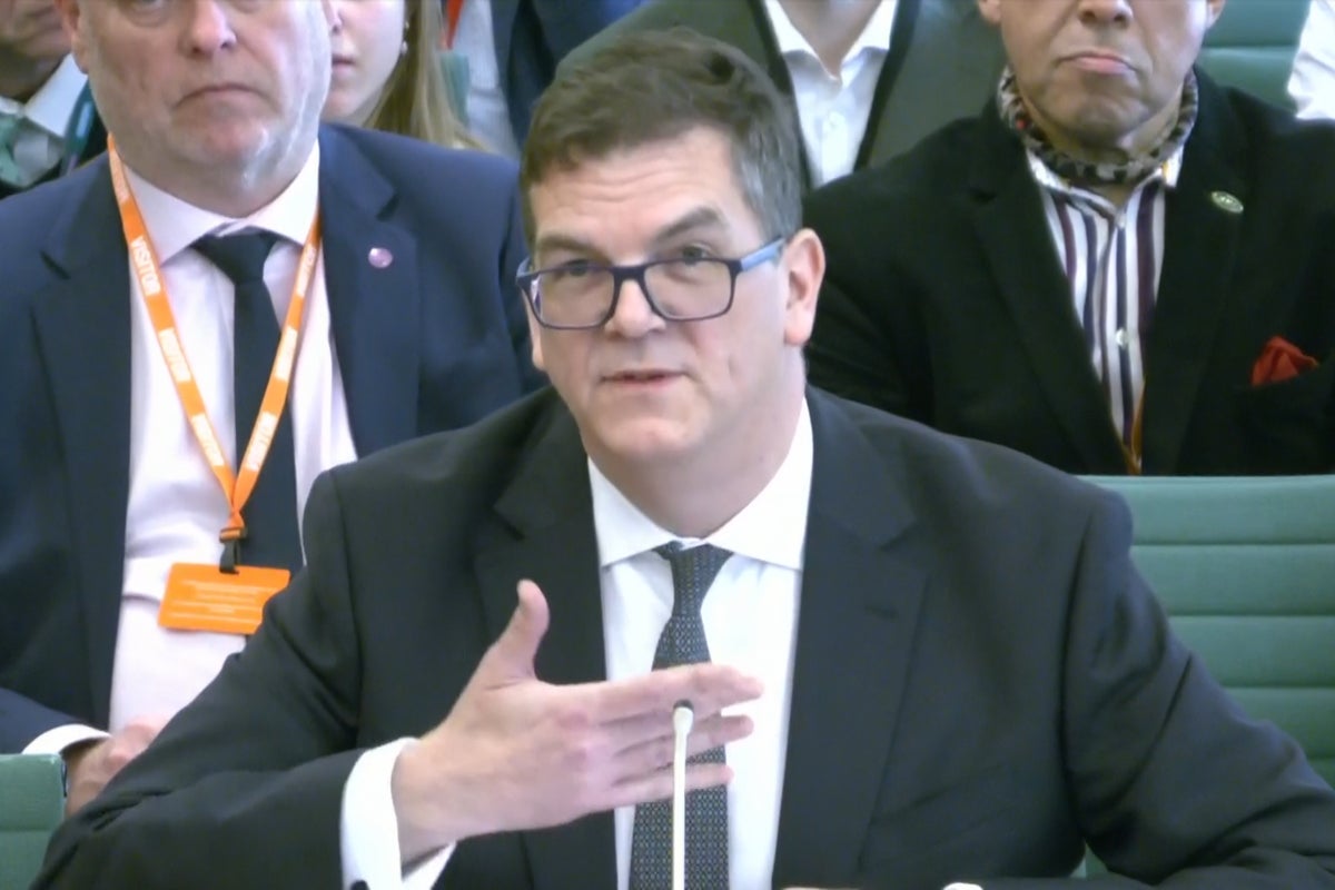 Starmer-Mandelson latest: Robbins says No 10 put ‘pressure’ on approving Labour peer