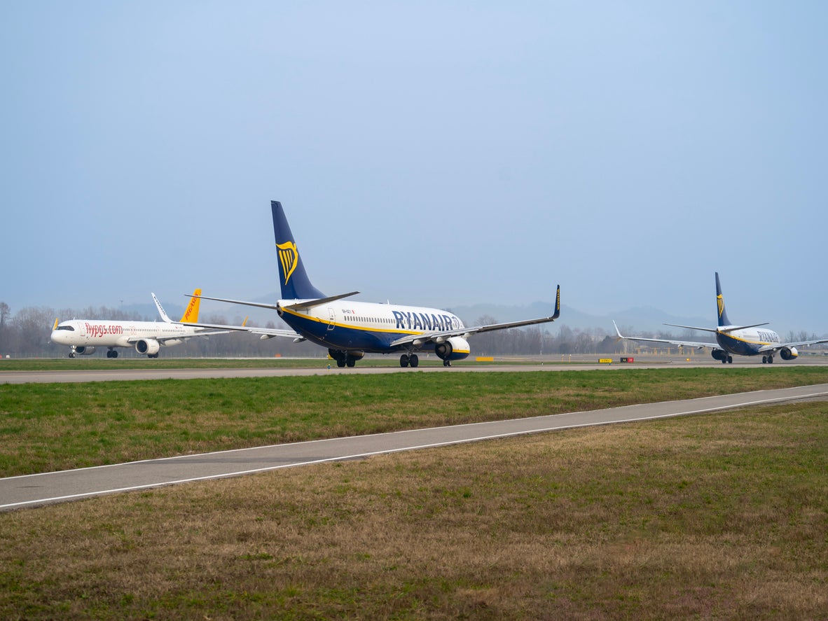 Ryanair flight leaves passengers behind due to passport control chaos