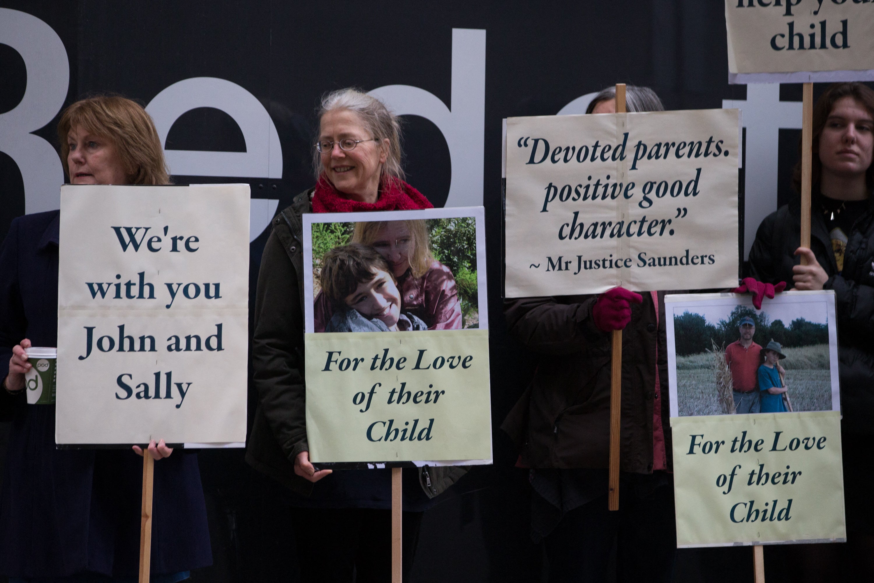 Supporters of John Letts and Sally Lane outside the Old Bailey in 2017