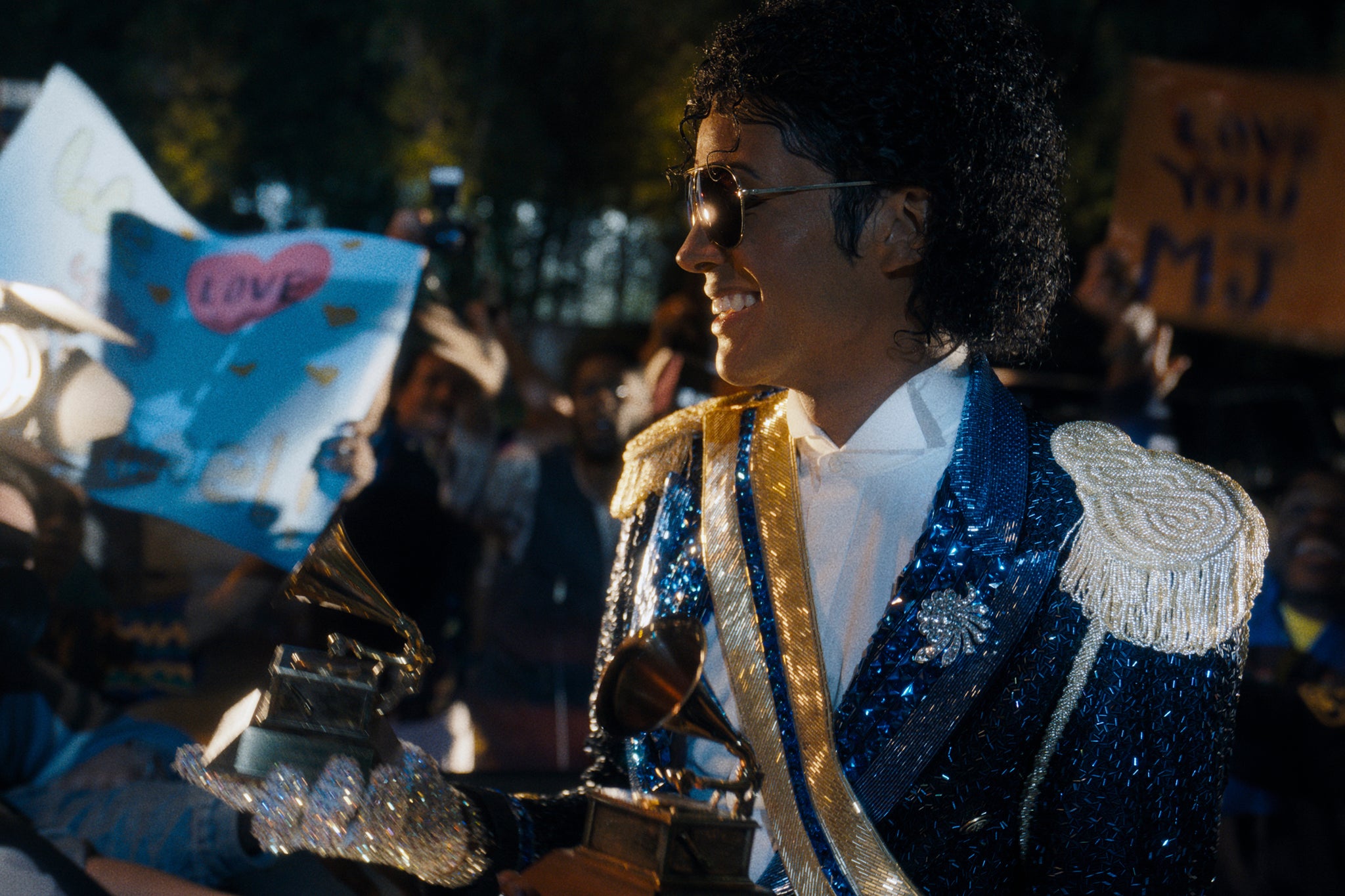Jaafar Jackson as the King of Pop, Grammy in hand, in ‘Michael’