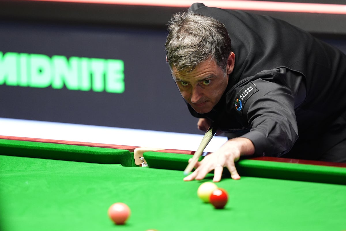 Ronnie O’Sullivan opens up commanding lead on World Snooker Championship return