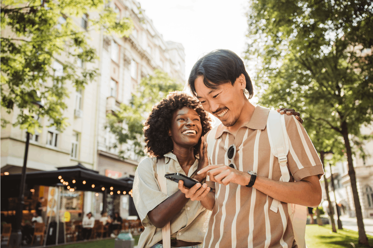 Stay connected while traveling to the UK with Nomad eSIM