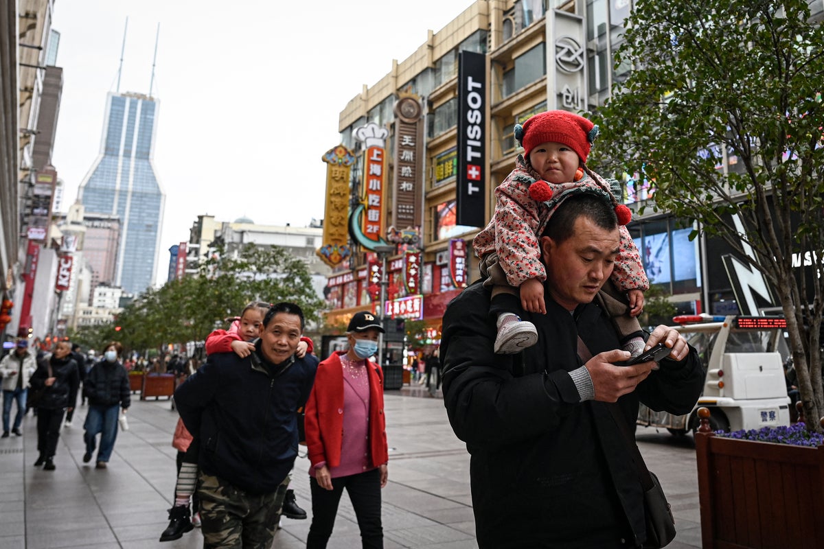 China comes up with new plan to solve falling birth rates