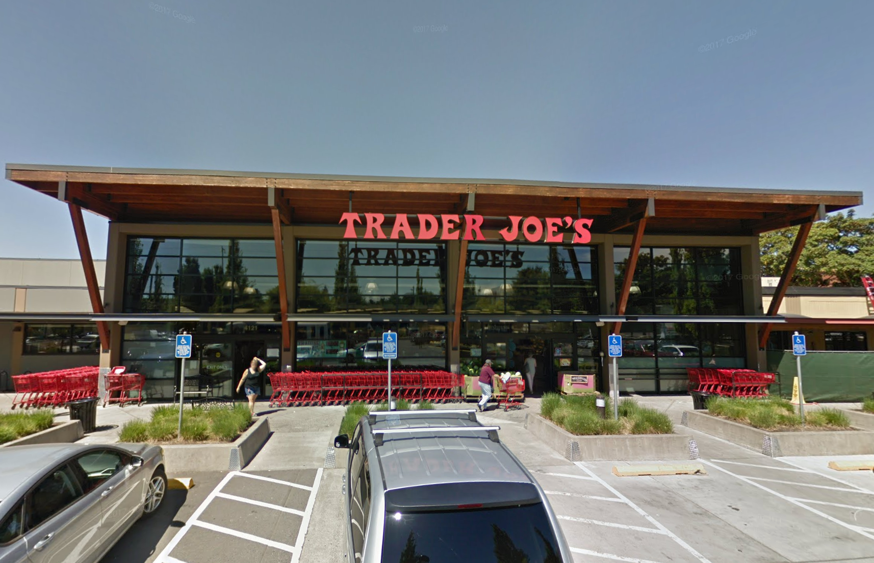 The shopper says that she purchased the juice from a Trader Joe's in the Portland neighborhood of Hollywood