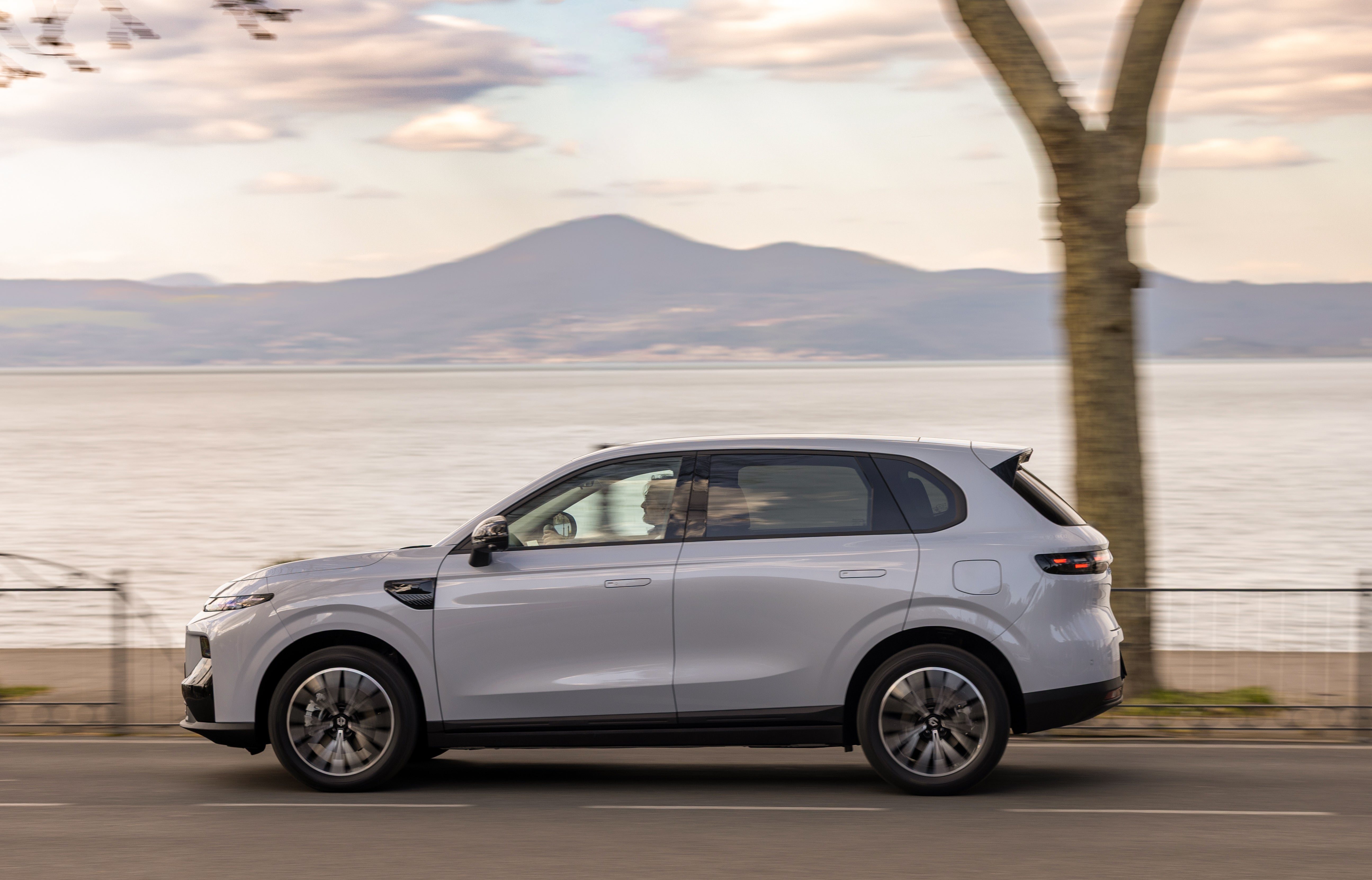 Leapmotor is following trends closely by launching plug-in hybrid versions of some of its cars, like the B10 mid-size SUV