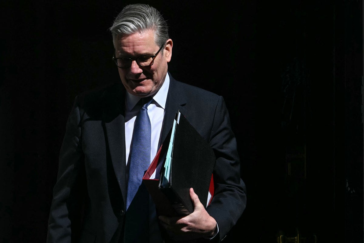 Starmer pays tribute to nurse who cared for his brother who died of cancer in emotional St George’s Day speech