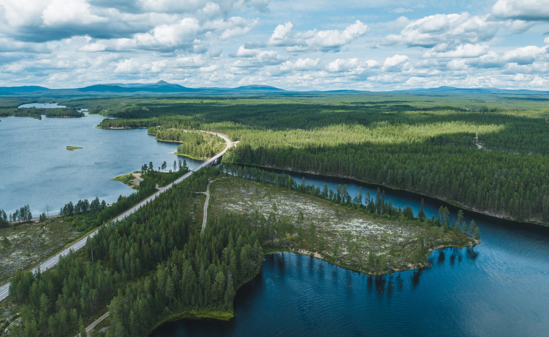 شهرستان دالارنا منطقه‌ای در مرکز سوئد است که به‌خاطر جنگل‌ها و دریاچه‌هایش معروف است