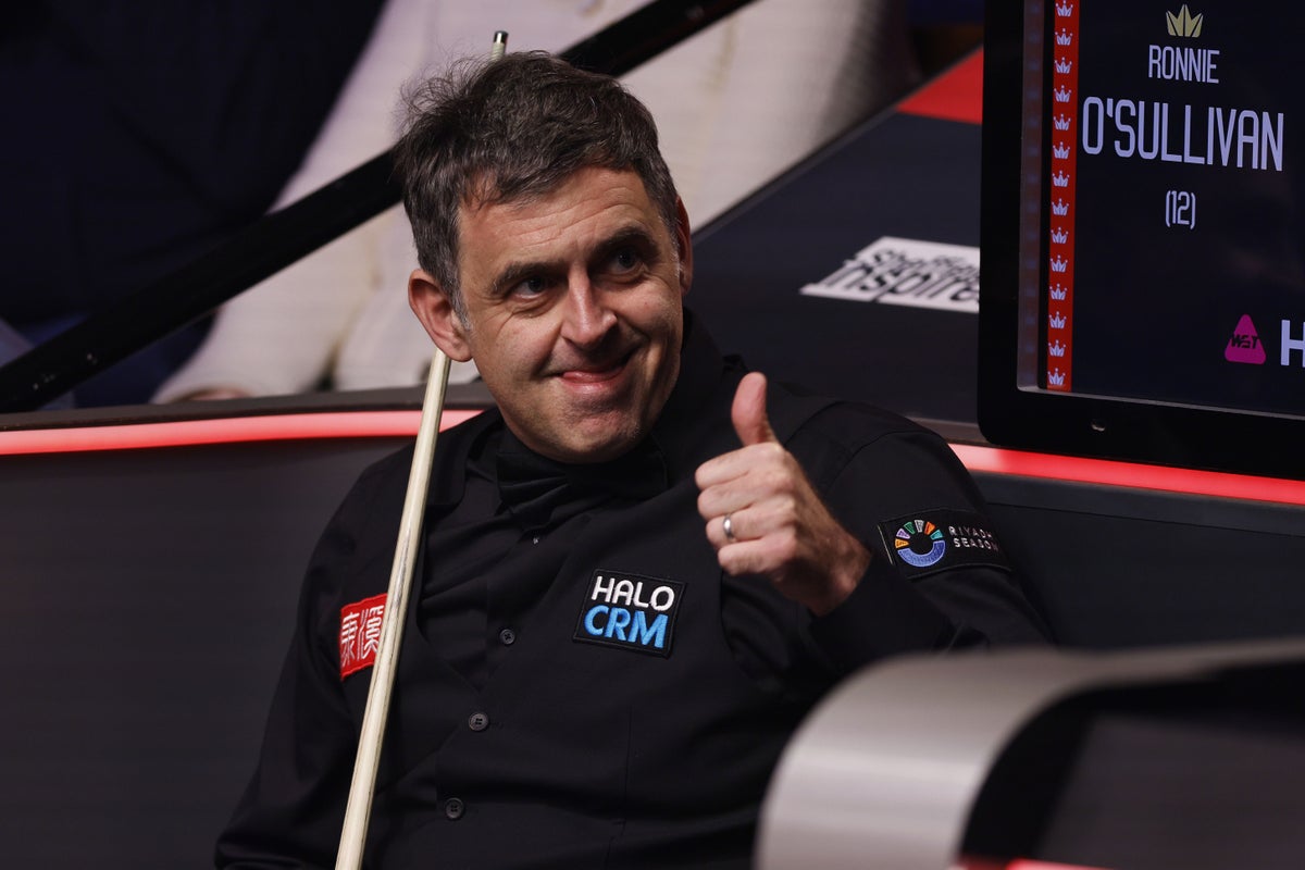 Ronnie O’Sullivan picks up cue from under bed in Ireland and storms into last 16