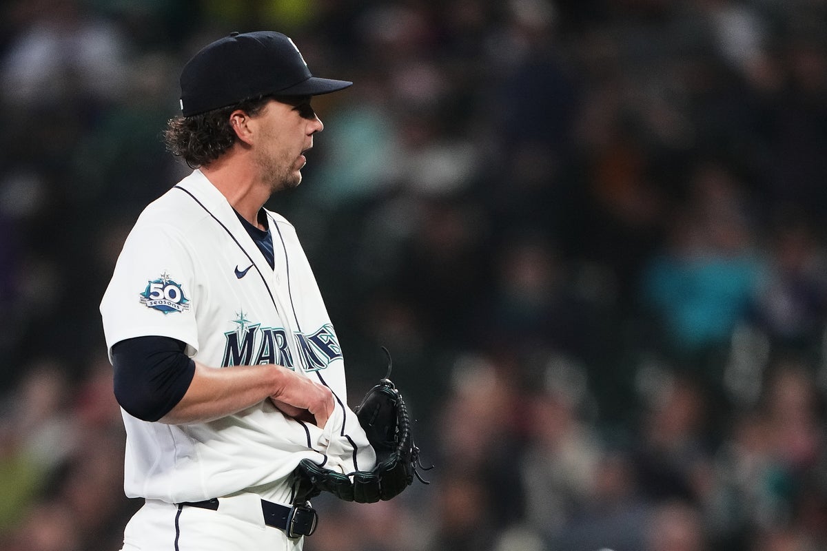 Line drive gets lodged in Mariners pitcher Logan Gilbert's jersey
