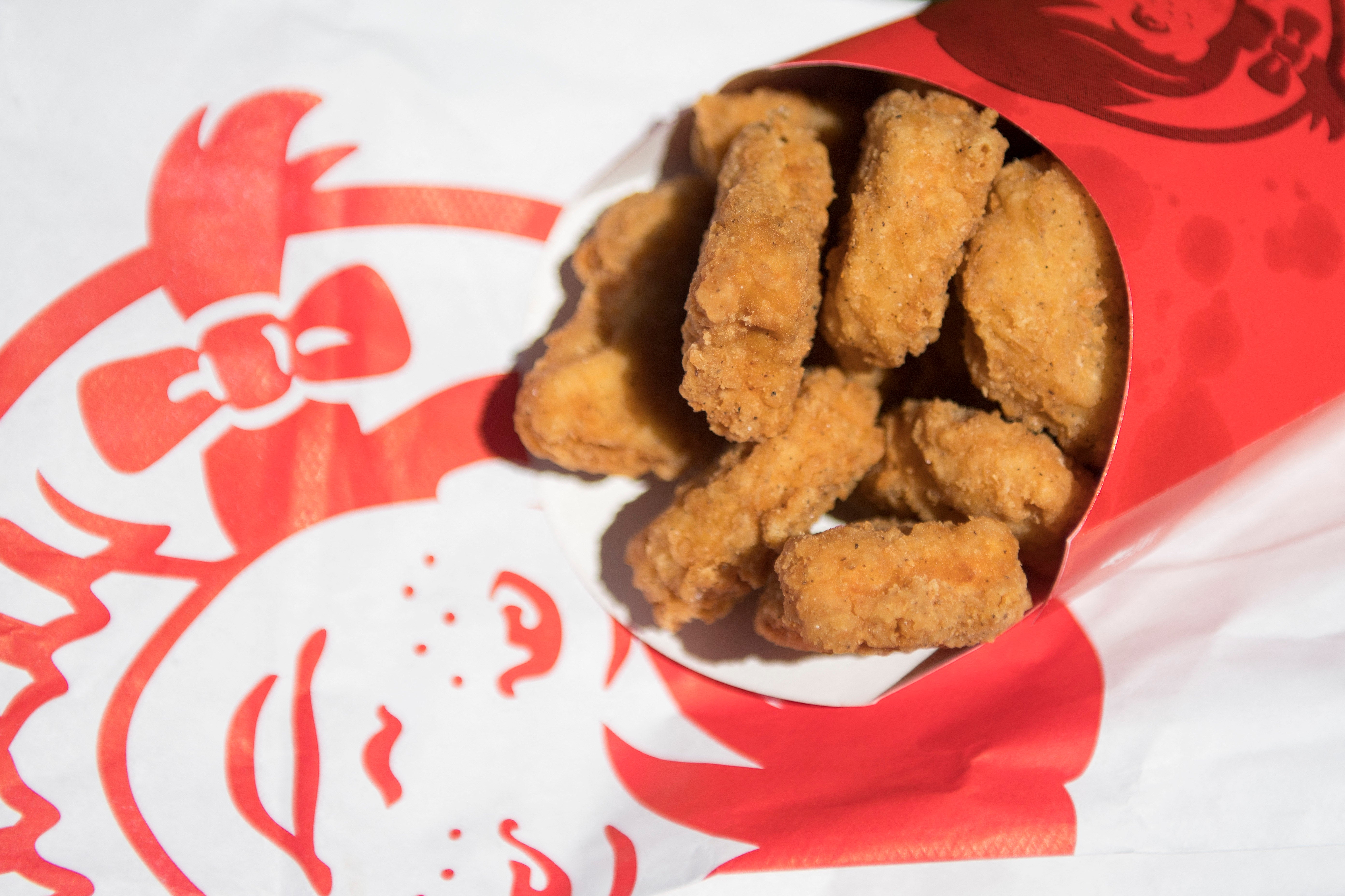Many of the Biggie Deals at Wendy’s include 4-piece chicken nuggets, as well as burger or chicken sandwich choices