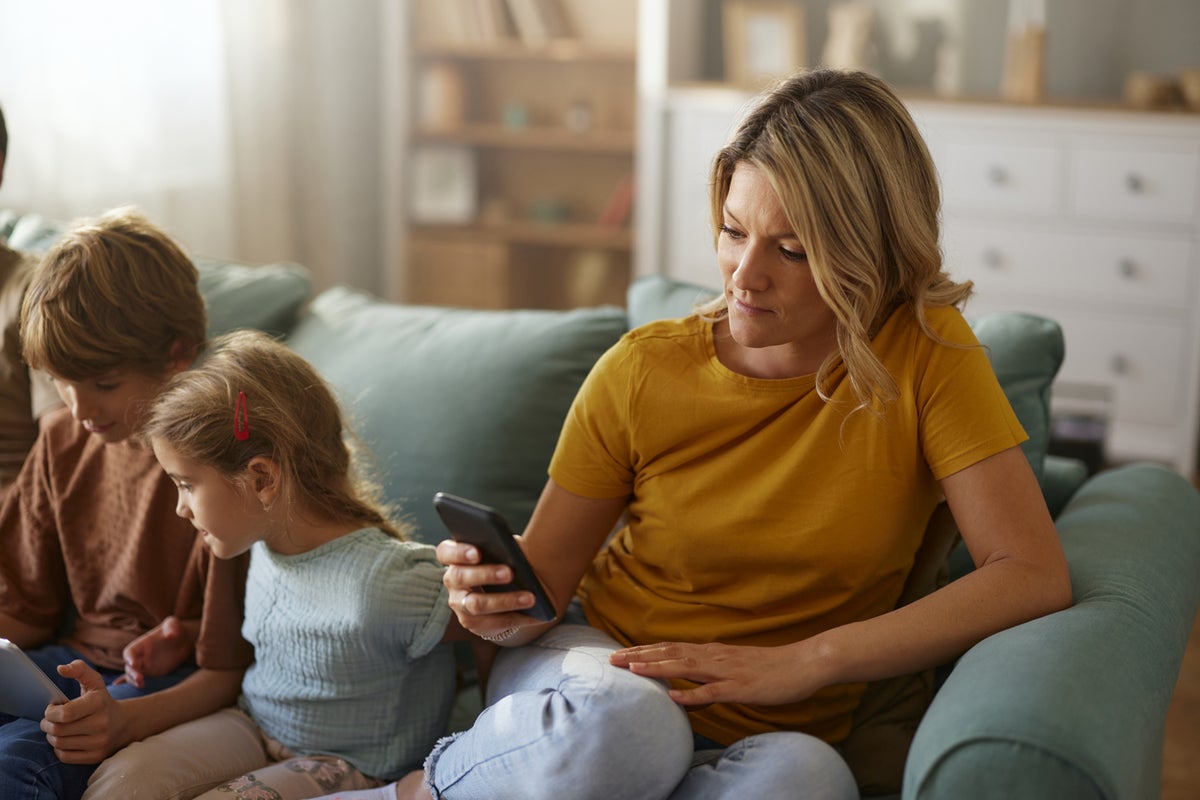 Seeing less momfluencer content on social media may help mothers with shame