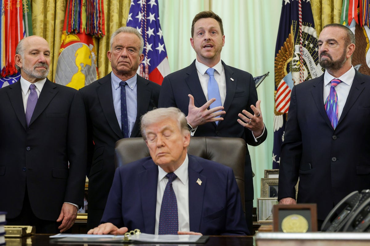 Trump'ın Truth Social'daki çılgınca paylaşımları ne kadar az uyuduğunu gösteriyor