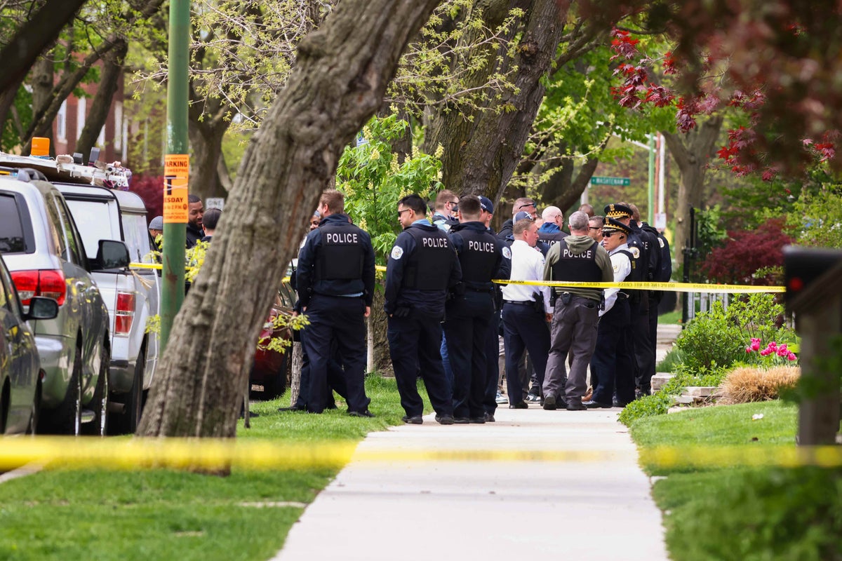 One police officer dead, another critical in Chicago hospital shooting