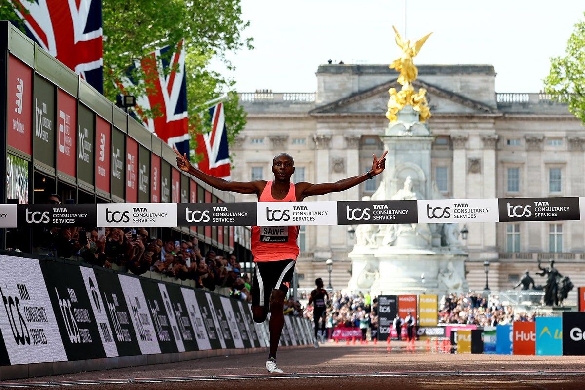 London Marathon LIVE: Sawe makes history with first marathon under two hours
