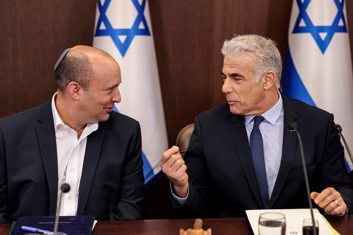 Two former Israeli prime ministers agree to merge parties against Netanyahu