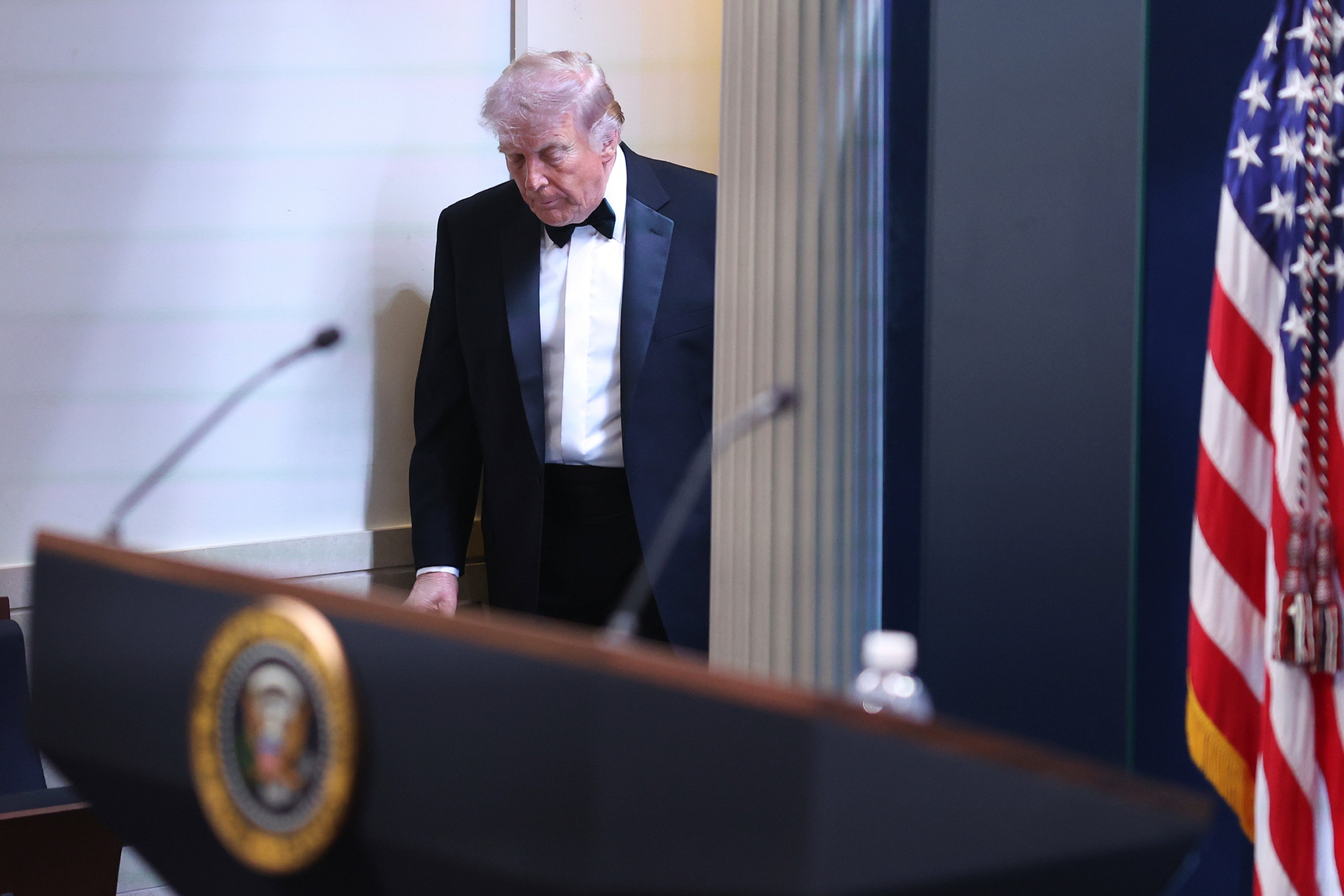 TRUMP-CENA DE CORRESPONSALES-LA ESCENA