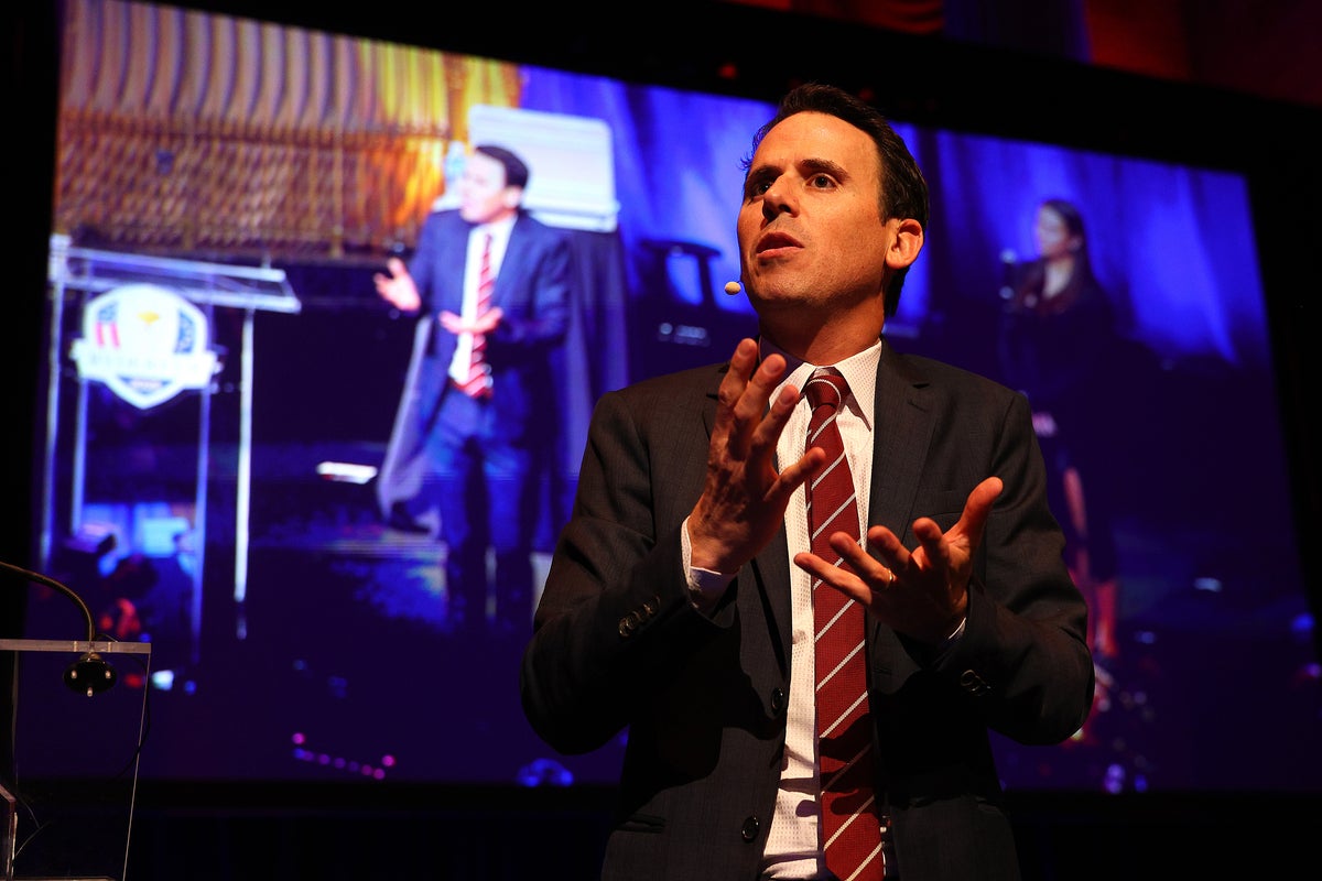 Correspondents’ Dinner performer recalls tense moment with Trump during shooting