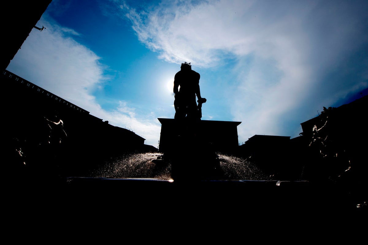 Tourist accused of damaging 16th-century fountain in ‘pre-wedding challenge’