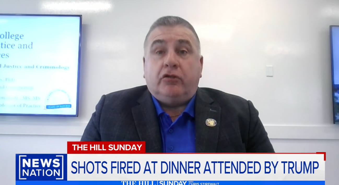 Ex Secret Service agent says Trump should have fewer cabinet members at events